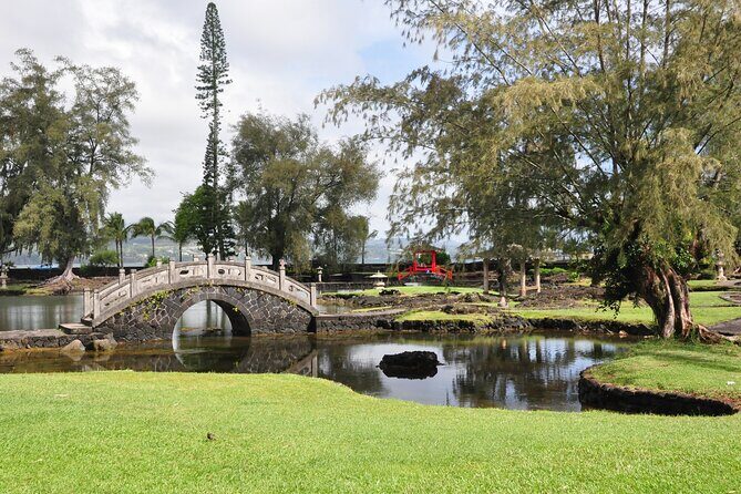 Big island Hilo Day Tour- Volcano,LavaTube,Waterfall,Beach&Lunch - Lunch at Kīlauea Lodge: why the meal placement is smart