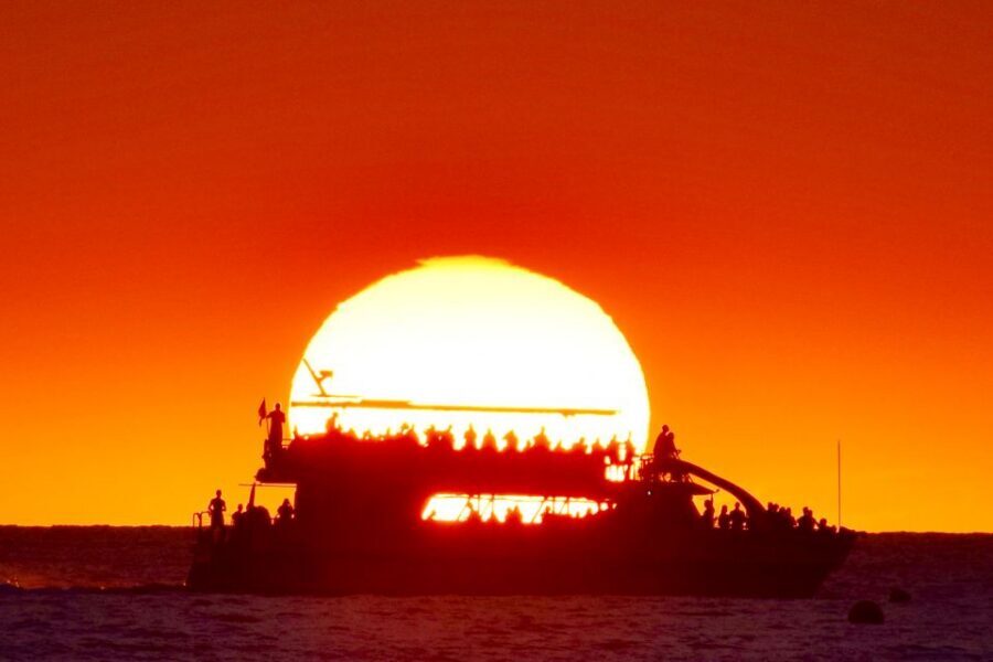 From Hawaii: Historical Dinner Cruise Tour to Kealakekua Bay - Boarding in Kona: where to go and how the timing works