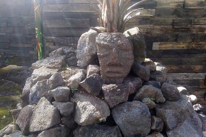 Hawaiian Tikis and Guava Tea - The Uneven Lava Flow Path: Great for Sights, Worth Preparing For