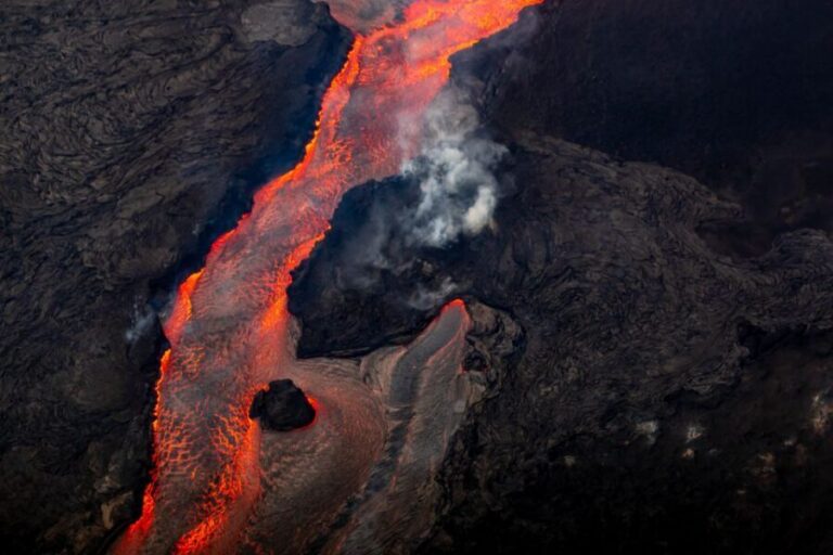 Hilo: Hawaii Volcanoes National Park Flight - Start in Hilo: Meeting at Safari Helicopters