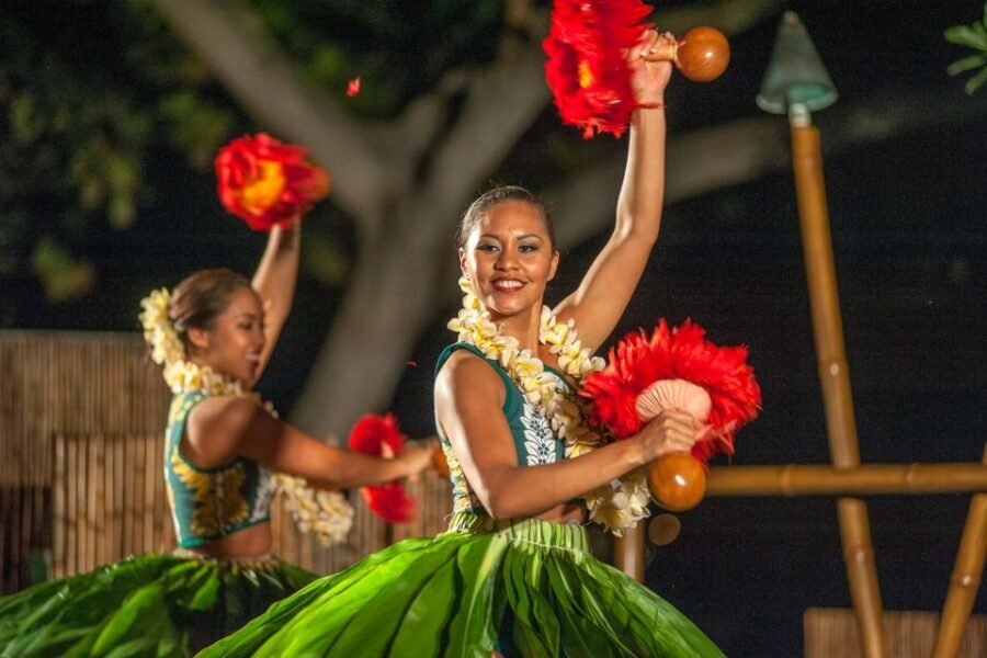 Kailua-Kona: Voyagers of the Pacific Luau with Buffet Dinner - The buffet: what you actually eat (and what makes it feel local)
